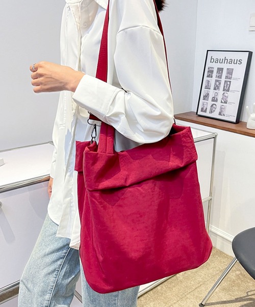 florist（フローリスト）の「【2WAY/3WAY】【軽量】くったりラウンドフォルムの折り返しナイロンハンドバッグ/ショルダーバッグ（ボストンバッグ・レディース・ブラック/マスタード/モスグリーン/ワインレッド/ベージュ・FREE）」の19枚目の写真