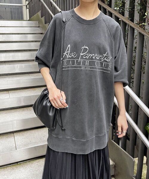 Spick & Span（スピックアンドスパン）の「ガーメントダイロゴスウェットチュニックワンピ（スウェット・レディース・チャコールグレー/スカイブルー/アイボリー・FREE）」の11枚目の写真