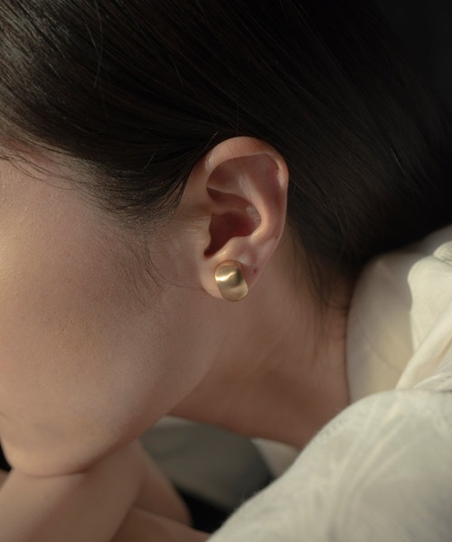 novice(ノーヴィス)の「【novice】Hairline Finish Beans Earring(イヤリング・レディース・ゴールド/シルバー・FREE)」の16枚目の写真