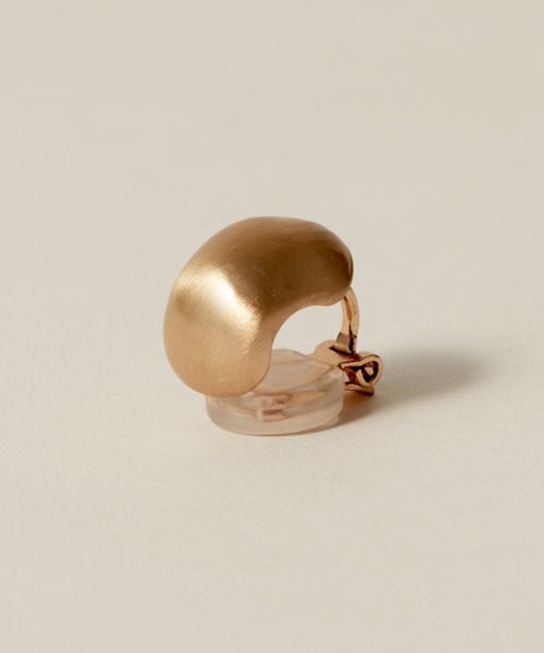 novice(ノーヴィス)の「【novice】Hairline Finish Beans Earring(イヤリング・レディース・ゴールド/シルバー・FREE)」の4枚目の写真