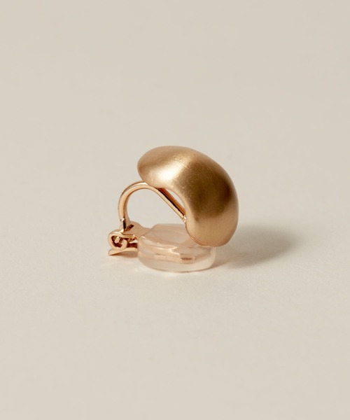 novice(ノーヴィス)の「【novice】Hairline Finish Beans Earring(イヤリング・レディース・ゴールド/シルバー・FREE)」の5枚目の写真