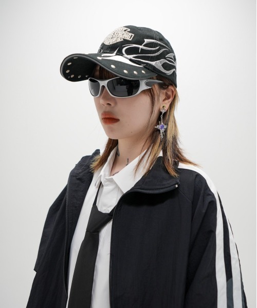 XU(エックスユー)の「ストリートファッション XU エックスユー sports sunglasses スポーツ サングラス カラーレンズ(サングラス・メンズ・ブラック/シルバー・ONE SIZE)」の2枚目の写真