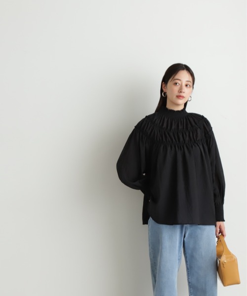 N.(N. Natural Beauty Basic)(エヌエヌナチュラルビューティーベーシック)の「◆ライトボイルギャザーブラウス(シャツ/ブラウス・レディース・オフホワイト/ブラック・MEDIUM)」の4枚目の写真