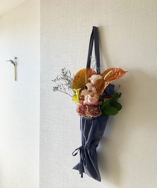 URBAN RESEARCH DOORS(アーバンリサーチドアーズ)の「『WEB限定』shesay 2WAYフラワーバッグ(エコバッグ/サブバッグ・レディース・ピンク/グレー・FREE)」の4枚目の写真