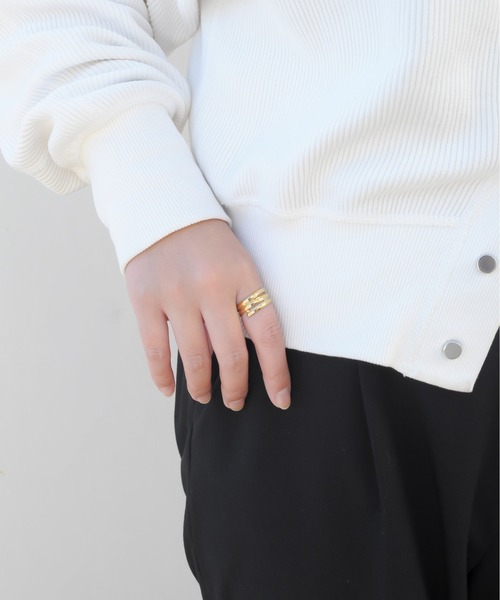 ieLS(イエルズ)の「金属アレルギー対応「ieLS」ステンレス トリプルデザインリング フリー(リング・メンズ・ゴールド/シルバー・FREE)」の3枚目の写真
