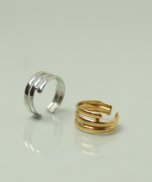 ieLS(イエルズ)の「金属アレルギー対応「ieLS」ステンレス トリプルデザインリング フリー(リング・メンズ・ゴールド/シルバー・FREE)」の4枚目の写真