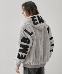 バックBIGロゴファーパーカー