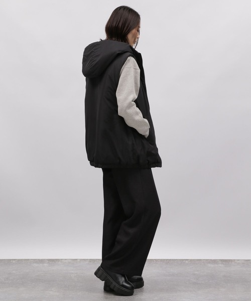 LAKOLE（ラコレ）の「レタリングPクロップドプルオーバー / 988619（スウェット・レディース・チャコールグレー/ヘザーグレー/オートミール・MEDIUM/SMALL）」の5枚目の写真