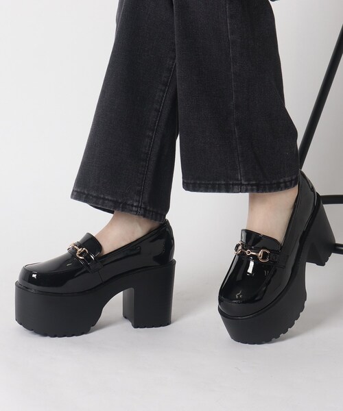 cs T&P(シーエスティーアンドピー)の「厚底ビット付きローファーパンプス(パンプス・レディース・アイボリー系1/ブラック系1・M/S/LL/L)」の2枚目の写真