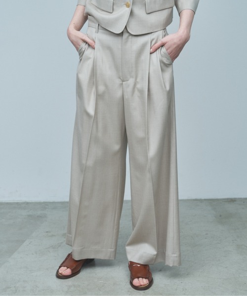 GALLARDAGALANTE(ガリャルダガランテ)の「【HERITANOVUM】タックワイドパンツ(スラックス・レディース・ベージュ/ネイビー・0/1)」の2枚目の写真