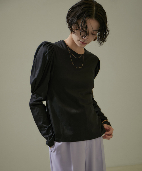 SALON adam et rope'（サロン アダム エ ロペ）の「ショルダータックパフスリーブロングTシャツ【洗える】（Tシャツ/カットソー・レディース・グレー/ホワイト/ブラック・FREE）」の2枚目の写真