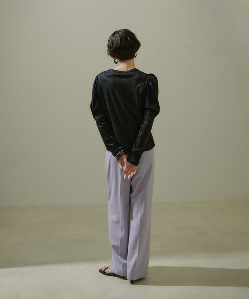 SALON adam et rope'（サロン アダム エ ロペ）の「ショルダータックパフスリーブロングTシャツ【洗える】（Tシャツ/カットソー・レディース・グレー/ホワイト/ブラック・FREE）」の9枚目の写真