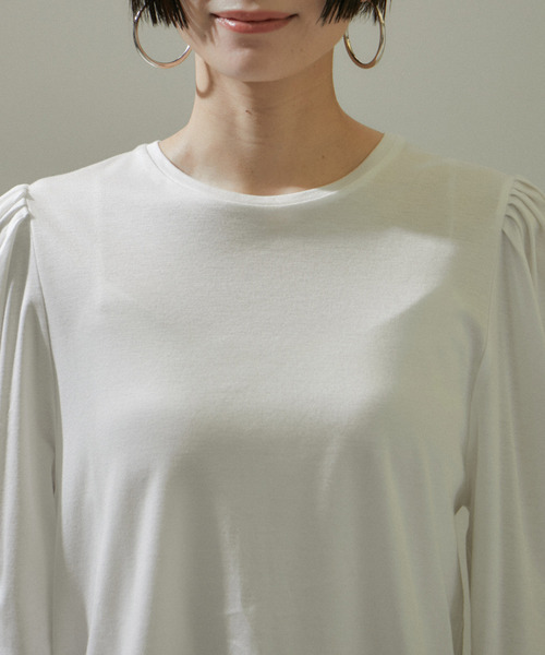 SALON adam et rope'（サロン アダム エ ロペ）の「ショルダータックパフスリーブロングTシャツ【洗える】（Tシャツ/カットソー・レディース・グレー/ホワイト/ブラック・FREE）」の20枚目の写真