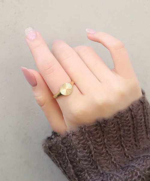 blackdia ocean(ブラックダイヤオーシャン)の「blackdia ocean サンバーストシグネットリング(リング・レディース・ゴールド・11号/14号/16号/18号)」の4枚目の写真