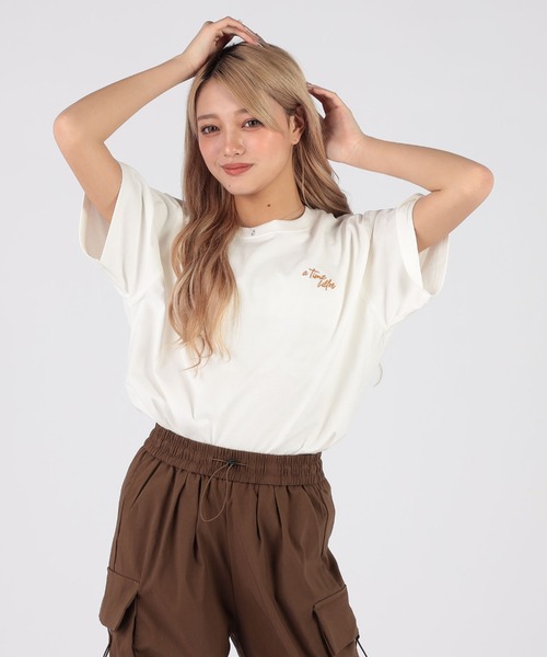 CECIL McBEE(セシルマクビー)の「バックレタリングプリント刺繍Tシャツ(Tシャツ/カットソー・レディース・オフホワイト/チャコールグレー/ライトベージュ/ミント・MEDIUM/LARGE)」の2枚目の写真