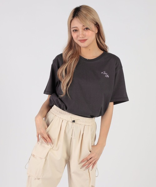 CECIL McBEE(セシルマクビー)の「バックレタリングプリント刺繍Tシャツ(Tシャツ/カットソー・レディース・オフホワイト/チャコールグレー/ライトベージュ/ミント・MEDIUM/LARGE)」の3枚目の写真