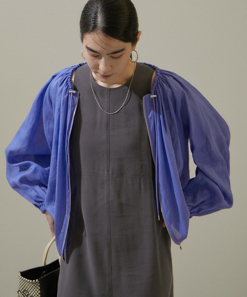 SALON adam et rope'（サロン アダム エ ロペ）の「シアーリネンギャザーブルゾン【洗える】（ブルゾン・レディース・オフホワイト/ブルー/ブラック・FREE）」の3枚目の写真