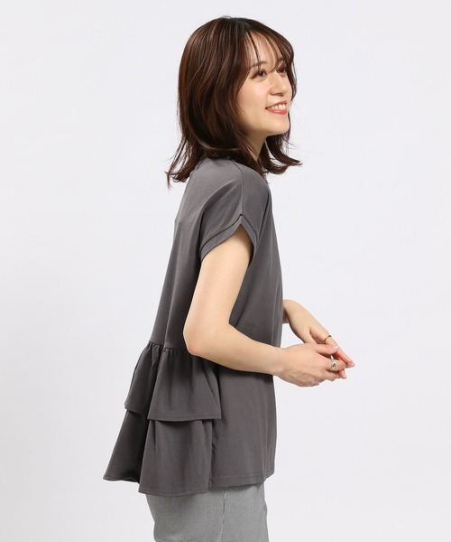 GLOBAL WORK Smile Seed Store（グローバルワーク スマイルシードストア）の「冷感後ろフリルＴシャツフレンチスリーブ/102725（Tシャツ/カットソー・レディース・チャコール/ライトブルー/ブラック/ベージュ/オフホワイト・LARGE/MEDIUM/SMALL/X-LARGE）」の3枚目の写真
