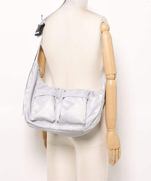 SPRUCE(スプルース)の「<SPRUCE/スプルス>ロメボディバッグ(ショルダーバッグ・レディース・ブラック/カーキ/ライトグレー・ONE SIZE)」の4枚目の写真
