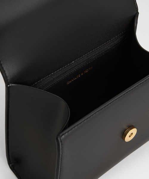 CHARLES & KEITH（チャールズ & キース）の「Violettaヴィオレッタトラペーズトップハンドルバッグ（ハンドバッグ・レディース・セージグリーン/ブラック/ベージュ・M）」の6枚目の写真