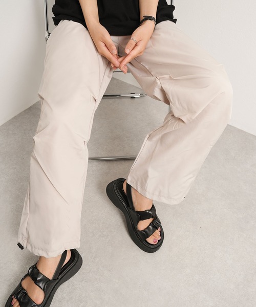 NinaetLina(ニナエリナ)の「ストレートカーゴパンツ(カーゴパンツ・レディース・ブラック/ベージュ/ダークグレー・L/M)」の5枚目の写真
