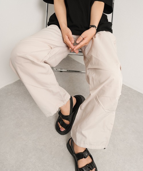 NinaetLina(ニナエリナ)の「ストレートカーゴパンツ(カーゴパンツ・レディース・ブラック/ベージュ/ダークグレー・L/M)」の6枚目の写真