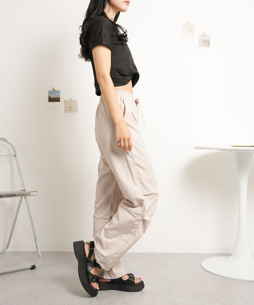 NinaetLina(ニナエリナ)の「ストレートカーゴパンツ(カーゴパンツ・レディース・ブラック/ベージュ/ダークグレー・L/M)」の20枚目の写真