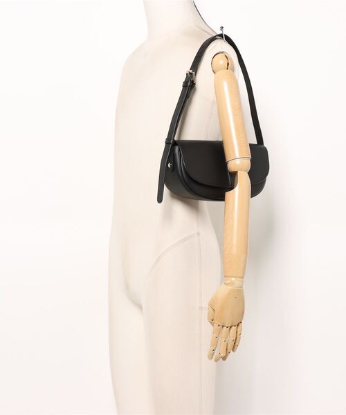 A.P.C.（アーペーセー）の「SAC BETTY SHOULDER  24AH（ショルダーバッグ・レディース・ブラウン/ブラック・ONESIZE）」の6枚目の写真