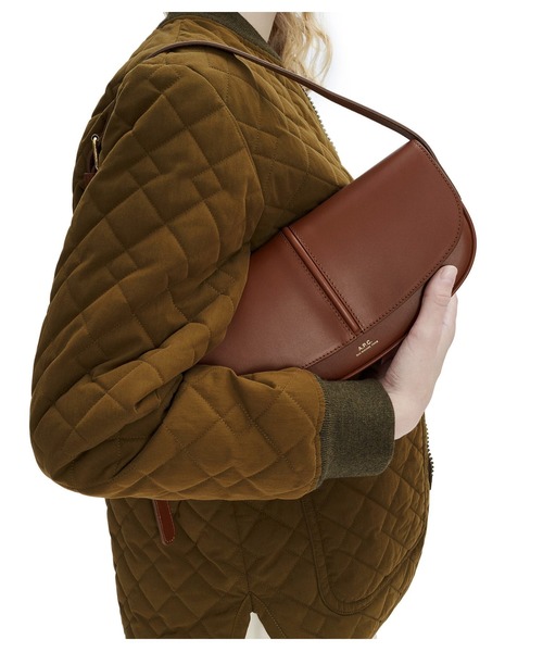 A.P.C.（アーペーセー）の「SAC BETTY SHOULDER  24AH（ショルダーバッグ・レディース・ブラウン/ブラック・ONESIZE）」の13枚目の写真