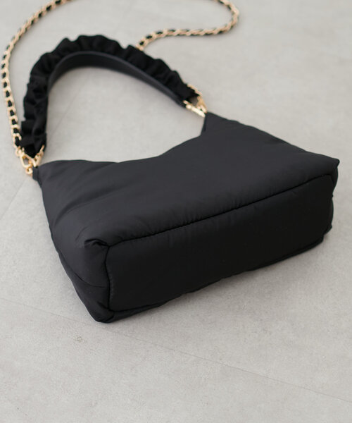 natural couture（ナチュラルクチュール）の「フリルショルダーバッグ（ショルダーバッグ・レディース・ブラック/アイボリー/ボルドー・FREE）」の10枚目の写真