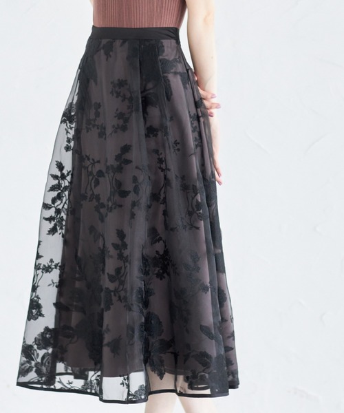 tocco closet(トッコ クローゼット)の「フラワー刺繍オーガンジーボリュームフレアスカート(スカート・レディース・アイボリー/ブラック・M)」の12枚目の写真