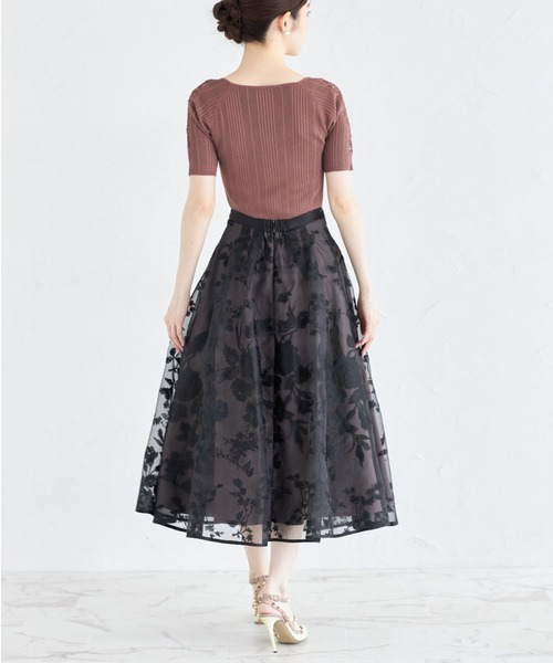 tocco closet(トッコ クローゼット)の「フラワー刺繍オーガンジーボリュームフレアスカート(スカート・レディース・アイボリー/ブラック・M)」の15枚目の写真