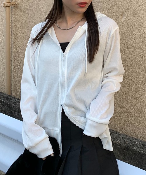 SHEPP（シープ）の「ショート コンパクト ジップアップパーカー（パーカー・レディース・ブラック/ホワイト/グレー・L/M/XL）」の4枚目の写真