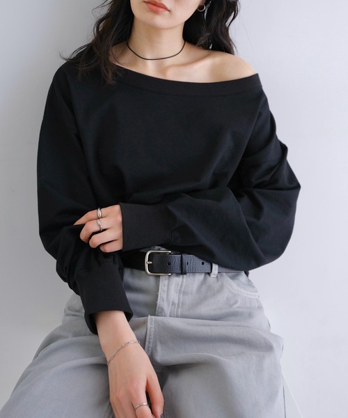 andme（アンドミー）の「【新色追加】ボリューム袖オフショルダースウェットトップス（スウェット・レディース・オートミール/ネイビー/ブラック/グレイッシュベージュ/ピンク/オフホワイト/チャコールグレー/ブラウン・M）」の3枚目の写真