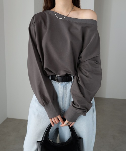 andme（アンドミー）の「【新色追加】ボリューム袖オフショルダースウェットトップス（スウェット・レディース・オートミール/ネイビー/ブラック/グレイッシュベージュ/ピンク/オフホワイト/チャコールグレー/ブラウン・M）」の9枚目の写真