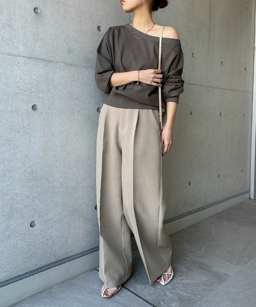 andme（アンドミー）の「【新色追加】ボリューム袖オフショルダースウェットトップス（スウェット・レディース・オートミール/ネイビー/ブラック/グレイッシュベージュ/ピンク/オフホワイト/チャコールグレー/ブラウン・M）」の20枚目の写真