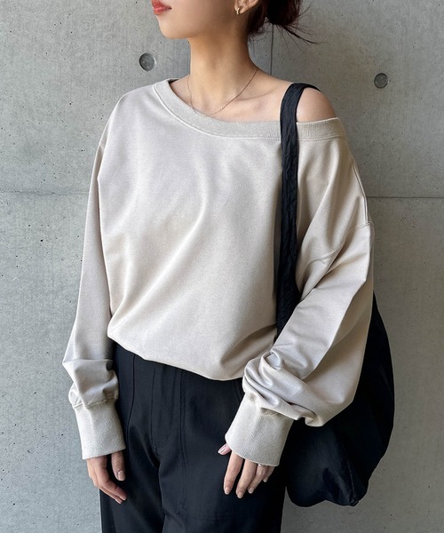 andme（アンドミー）の「【新色追加】ボリューム袖オフショルダースウェットトップス（スウェット・レディース・オートミール/ネイビー/ブラック/グレイッシュベージュ/ピンク/オフホワイト/チャコールグレー/ブラウン・M）」の15枚目の写真