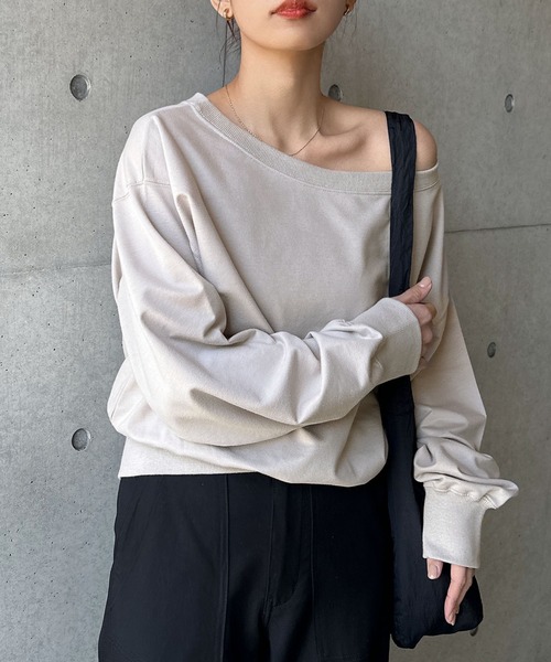 andme（アンドミー）の「【新色追加】ボリューム袖オフショルダースウェットトップス（スウェット・レディース・オートミール/ネイビー/ブラック/グレイッシュベージュ/ピンク/オフホワイト/チャコールグレー/ブラウン・M）」の16枚目の写真