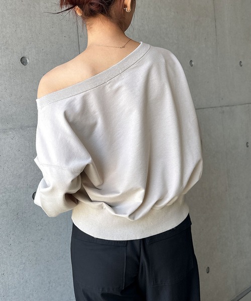 andme（アンドミー）の「【新色追加】ボリューム袖オフショルダースウェットトップス（スウェット・レディース・オートミール/ネイビー/ブラック/グレイッシュベージュ/ピンク/オフホワイト/チャコールグレー/ブラウン・M）」の21枚目の写真