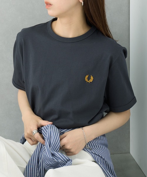 FRED PERRY（フレッドペリー）の「【FRED PERRY】RINGER T-SHIRT M3519（Tシャツ/カットソー・レディース・ホワイト/ネイビー/ブラック/オートミール/インディゴブルー/ダークグレー/ダークオレンジ/グレイッシュブルー/アイボリー/カーキ/ライトブルー/コーラルピンク/ライトイエロー/スカイブルー/グリーン/レッド/ダークカーキ/バーガンディー/チャコールグレー/ブルー/ダークインディゴブルー/グレー系2・M/S/XL/L/XS）」の6枚目の写真