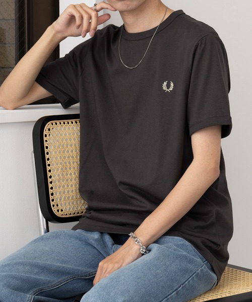 FRED PERRY（フレッドペリー）の「【FRED PERRY】RINGER T-SHIRT M3519（Tシャツ/カットソー・レディース・ホワイト/ネイビー/ブラック/オートミール/インディゴブルー/ダークグレー/ダークオレンジ/グレイッシュブルー/アイボリー/カーキ/ライトブルー/コーラルピンク/ライトイエロー/スカイブルー/グリーン/レッド/ダークカーキ/バーガンディー/チャコールグレー/ブルー・M/S/XL/L/XS）」の6枚目の写真
