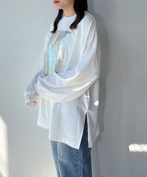 AS KNOW AS plus（アズノゥアズプラス）の「◇スリット入り 箔プリントロンT（Tシャツ/カットソー・レディース・オフホワイト/キナリ/スミクロ・FREE）」の8枚目の写真