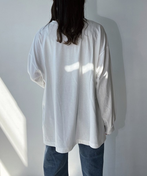 AS KNOW AS plus（アズノゥアズプラス）の「◇スリット入り 箔プリントロンT（Tシャツ/カットソー・レディース・オフホワイト/キナリ/スミクロ・FREE）」の9枚目の写真