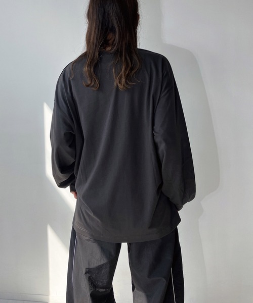 AS KNOW AS plus（アズノゥアズプラス）の「◇スリット入り 箔プリントロンT（Tシャツ/カットソー・レディース・オフホワイト/キナリ/スミクロ・FREE）」の17枚目の写真