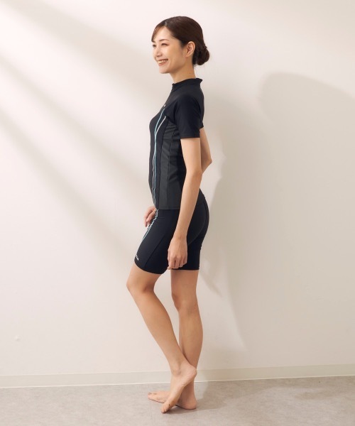 FILA（フィラ）の「【FILA/フィラ】レディース フィットネス水着 細みえシルエット タンキニ 袖付きトップスファスナー上下2点セット サウナ サ活（水着・レディース・ブラック×ブルー/ブラック×グリーン/ベビーピンク/ブラック×グレー・LARGE/X-LARGE/XX-LARGE/XXX-LARGE/MEDIUM/XXXX-LARGE/SMALL）」の6枚目の写真