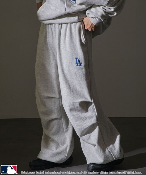 MLB（メジャーリーグベースボール）の「MLB/メジャーリーグベースボール 別注 MLB スウェットワイドパンツ(限定展開)（スウェットパンツ・メンズ・ブラック系その他/ブラック系その他2/グレー系その他/グレー系その他2/ネイビー・SMALL/MEDIUM/LARGE）」の5枚目の写真