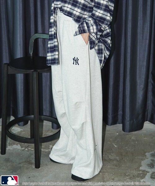 MLB（メジャーリーグベースボール）の「MLB/メジャーリーグベースボール 別注 MLB スウェットワイドパンツ(限定展開)（スウェットパンツ・メンズ・ブラック系その他/ブラック系その他2/グレー系その他/グレー系その他2/ネイビー・SMALL/MEDIUM/LARGE）」の4枚目の写真