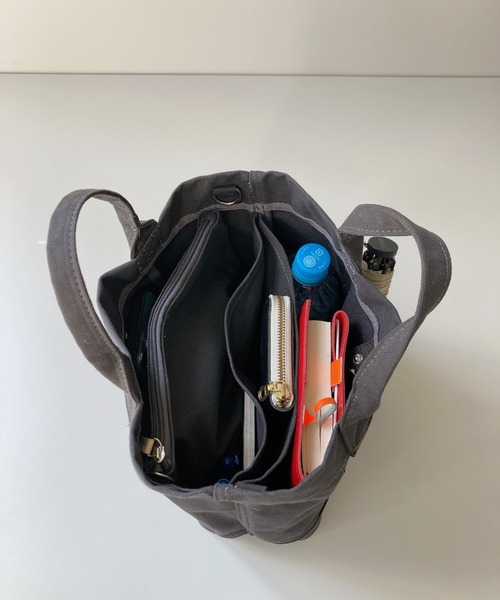 EARTH MADE（アースメイド）の「MOLESKIN+CANVAS 2WAY TOTE(ショルダー+ポーチ付）（トートバッグ・レディース・ブラウン/スミクロ/ミント/ライトグレー/レッド・FREE）」の11枚目の写真