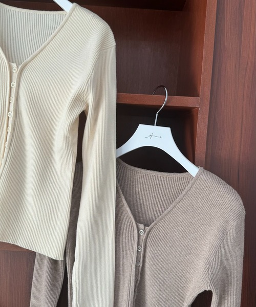 Amiur（エミレ）の「v neck design knit cardigan / vネックデザインニットカーディガン（カーディガン/ボレロ・レディース・ブラウン/モカ/アイボリー・FREE）」の10枚目の写真