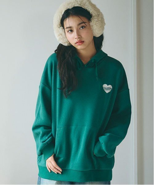 LOVETOXIC（ラブトキシック）の「【GOODPRICE】裏起毛バックロゴプルパーカ（パーカー・キッズ・グリーン/トップグレー/ブラック/アイボリー・M:150cm/L:160cm/S:140cm）」の7枚目の写真